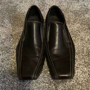Men’s dress shoes in brown